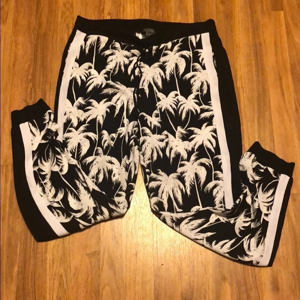 Vince Camuto Black and White Palm Print Joggers